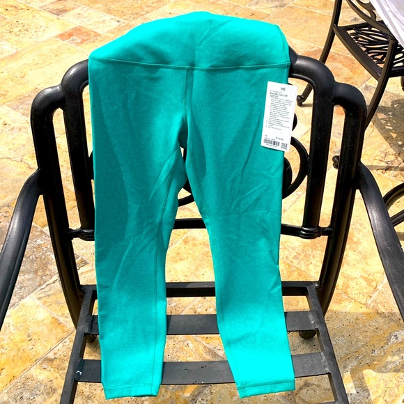 Lulu Lemon leggins - Picture 1 of 5